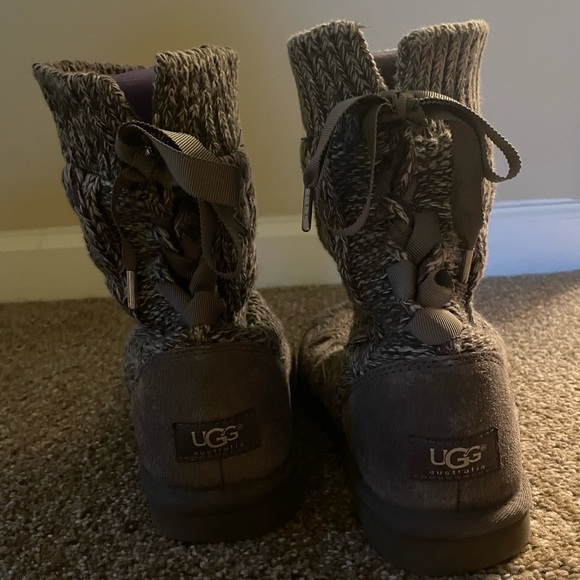 Gray sweater UGG short boots - Picture 4 of 5
